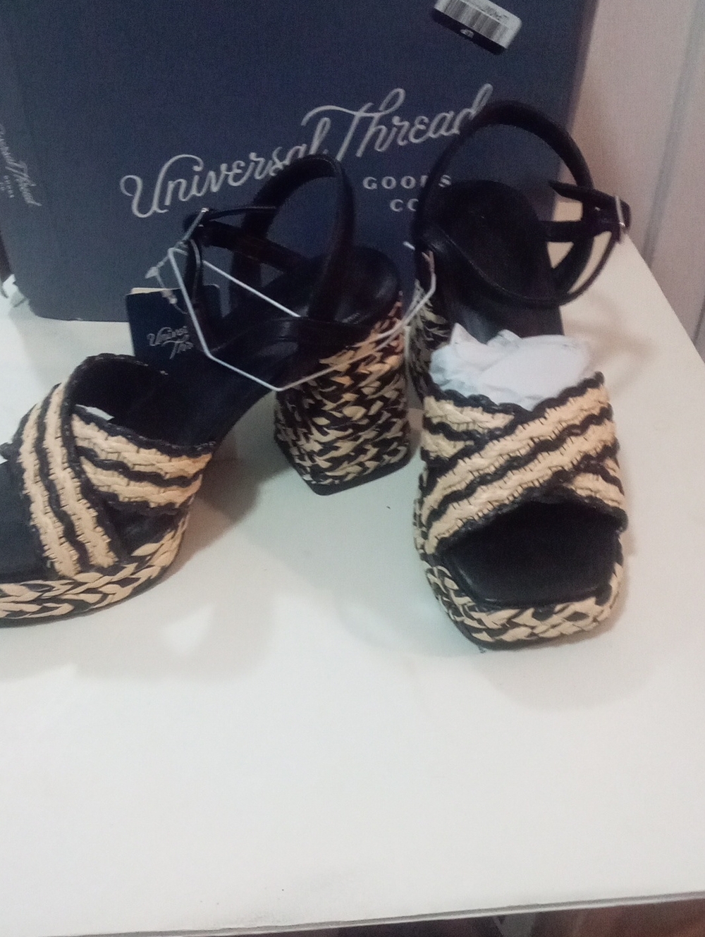 Universal Thread Bailey Black & Natural Woven Platform Sandals NWT $60